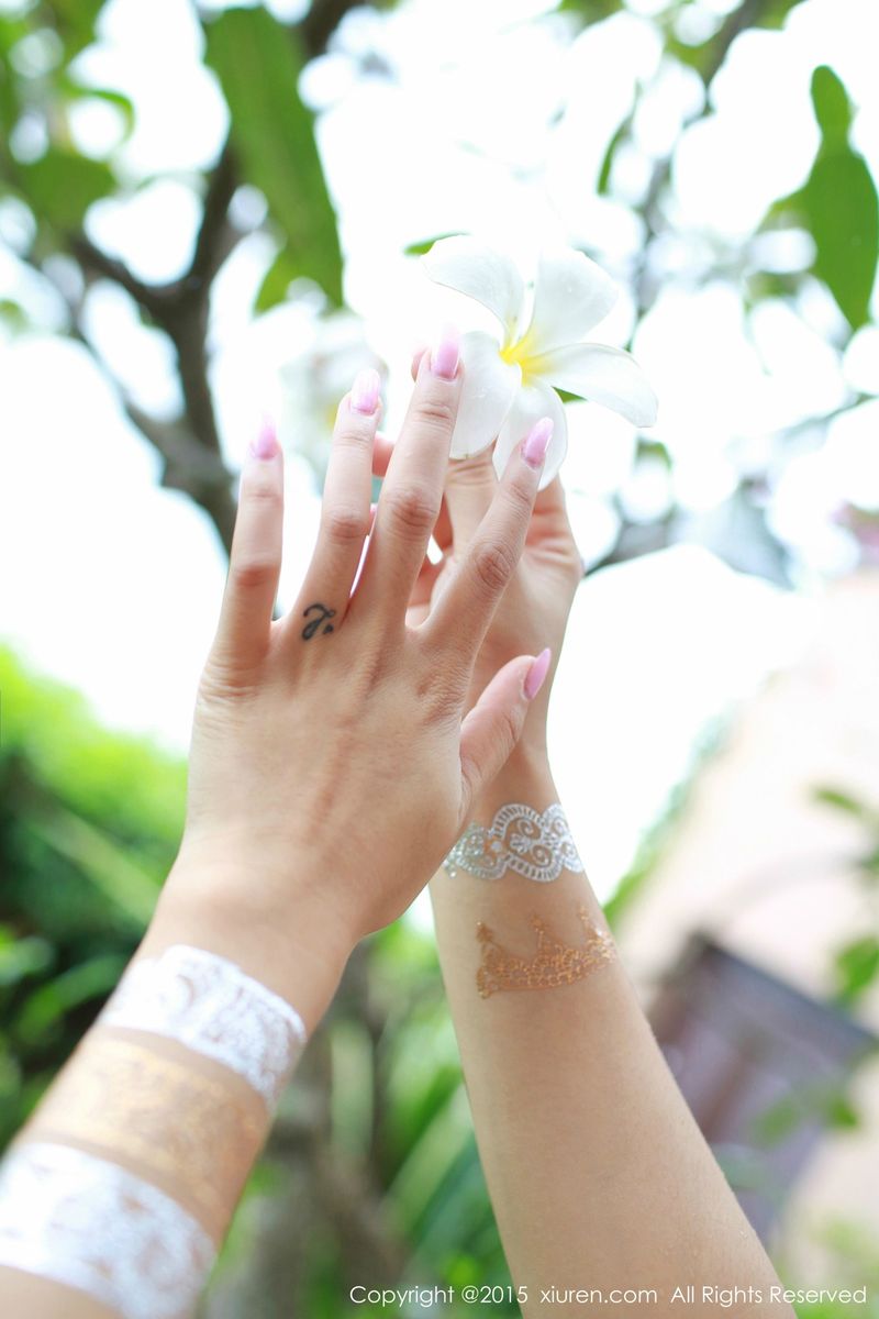 秀人网短发美女空姐babykiki白衬衫浴缸湿身诱惑写真