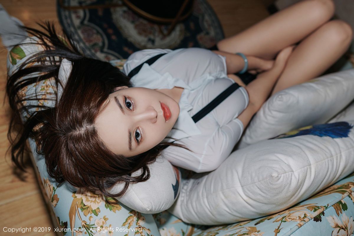 秀人网新人模特赵颖ZY爆乳细腰日系校服首套性感写真