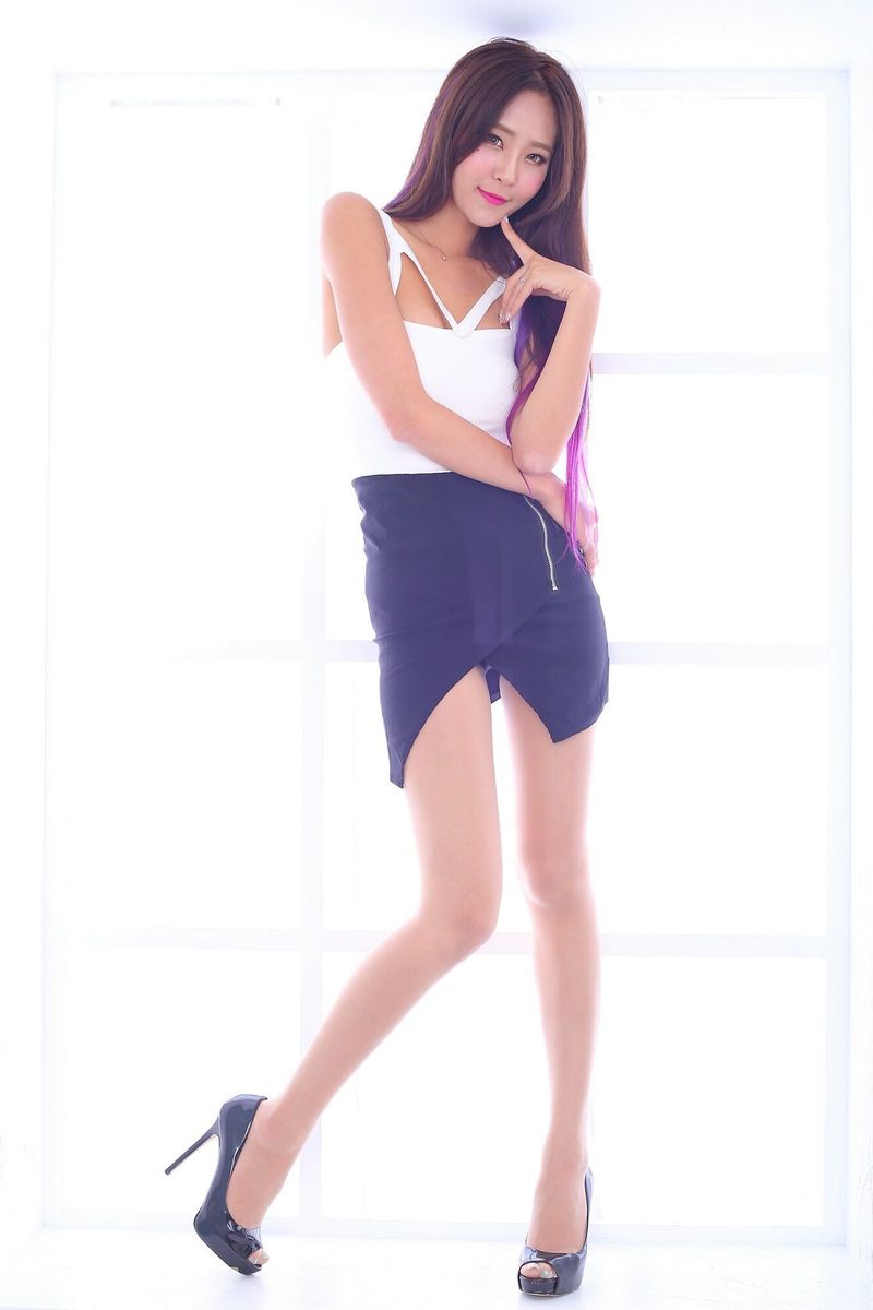 秀人网萝莉少女米爱Demon童颜巨乳蕾丝吊裙梦幻私房写真