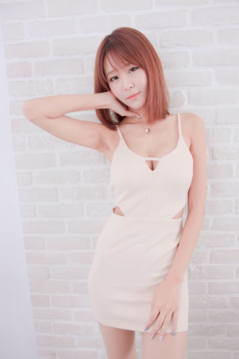 秀人网萝莉少女米爱Demon童颜巨乳蕾丝吊裙梦幻私房写真