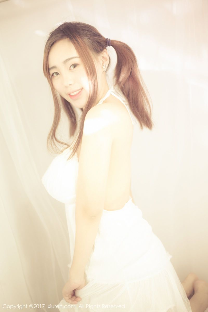 秀人网萝莉少女米爱Demon童颜巨乳蕾丝吊裙梦幻私房写真