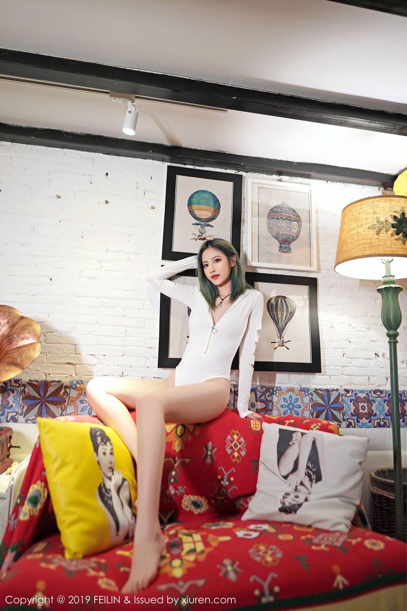 嗲囡囡新人模特小樱花修长美腿曼妙身材美胸翘臀首套写真