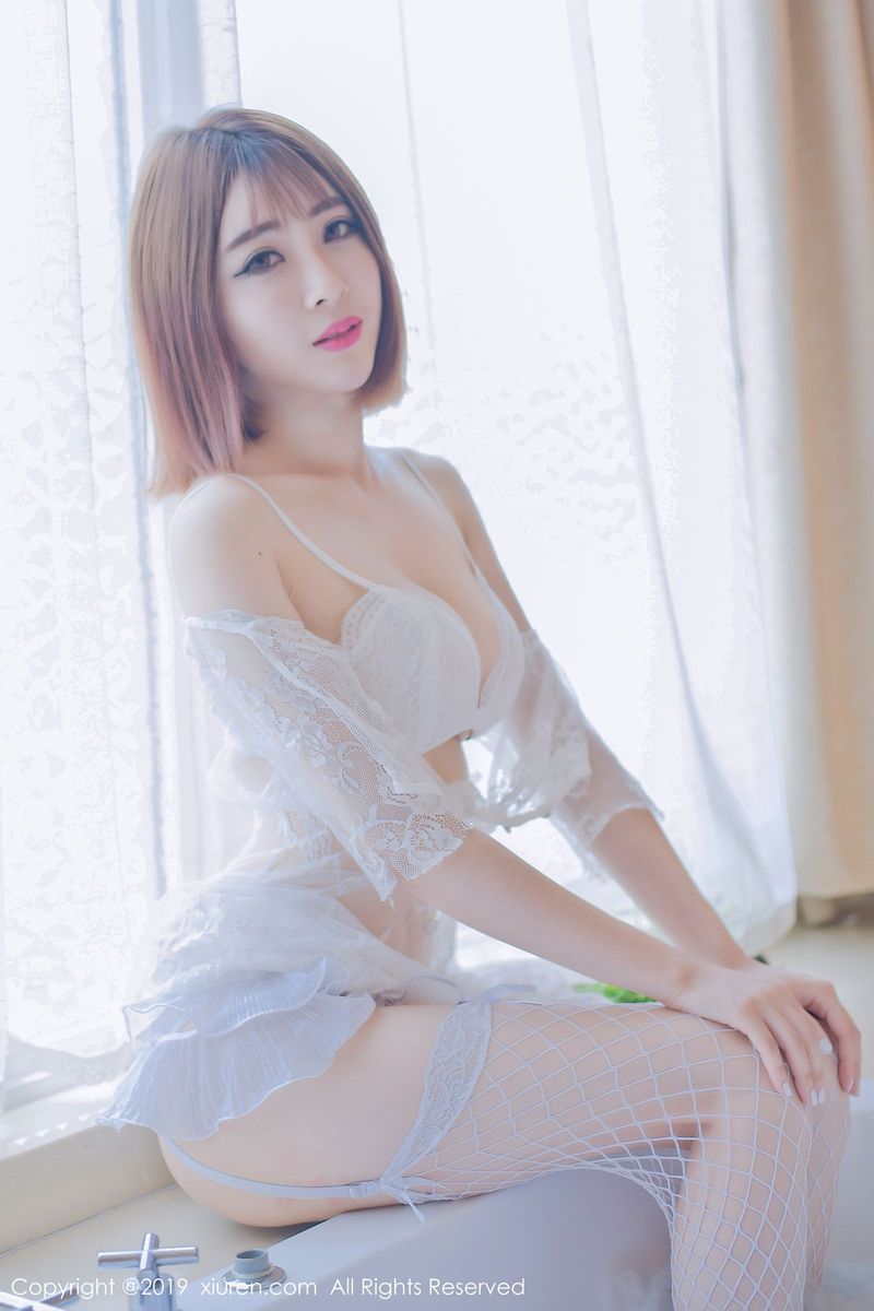 头条女神何潇静(宁静)修长美腿黑丝诱惑销魂蚀骨