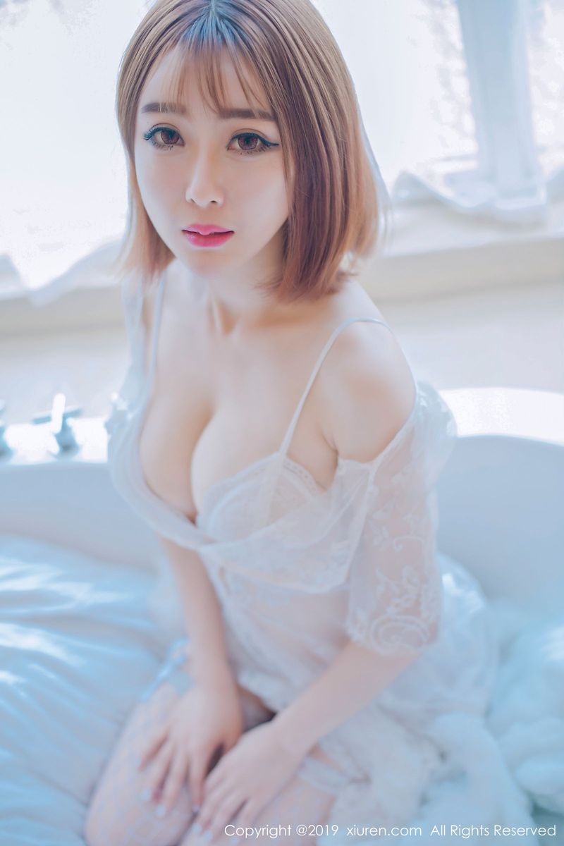 头条女神何潇静(宁静)修长美腿黑丝诱惑销魂蚀骨