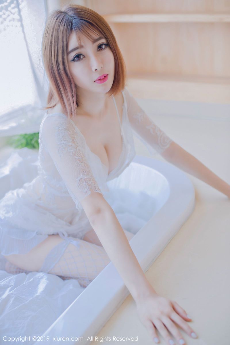 头条女神何潇静(宁静)修长美腿黑丝诱惑销魂蚀骨