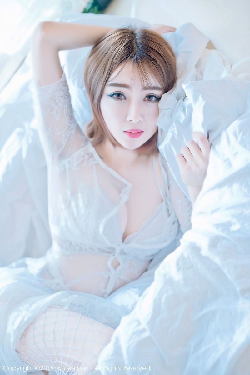 头条女神何潇静(宁静)修长美腿黑丝诱惑销魂蚀骨