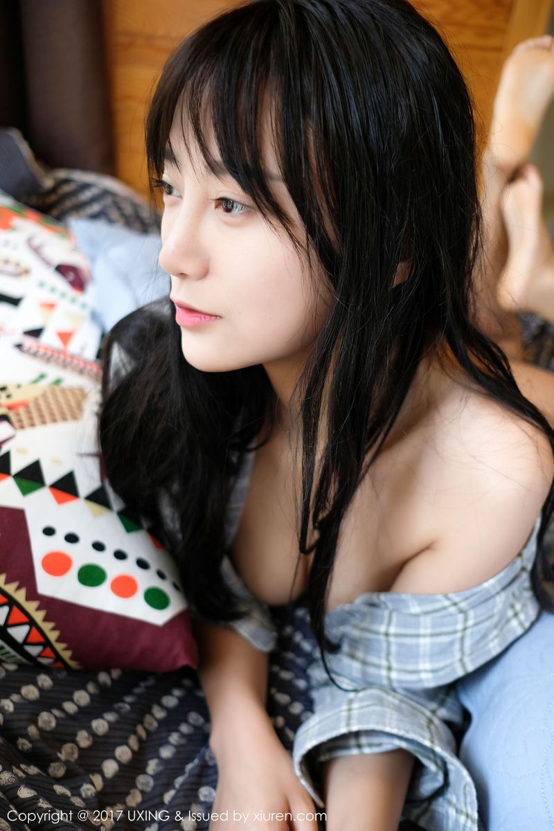 秀人网新人嫩模左熙丝袜美腿大尺度湿身诱惑首套写真