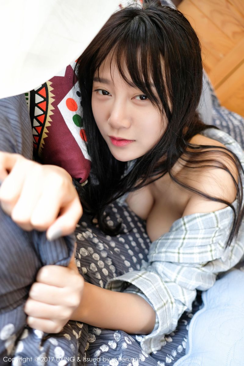 秀人网新人嫩模左熙丝袜美腿大尺度湿身诱惑首套写真