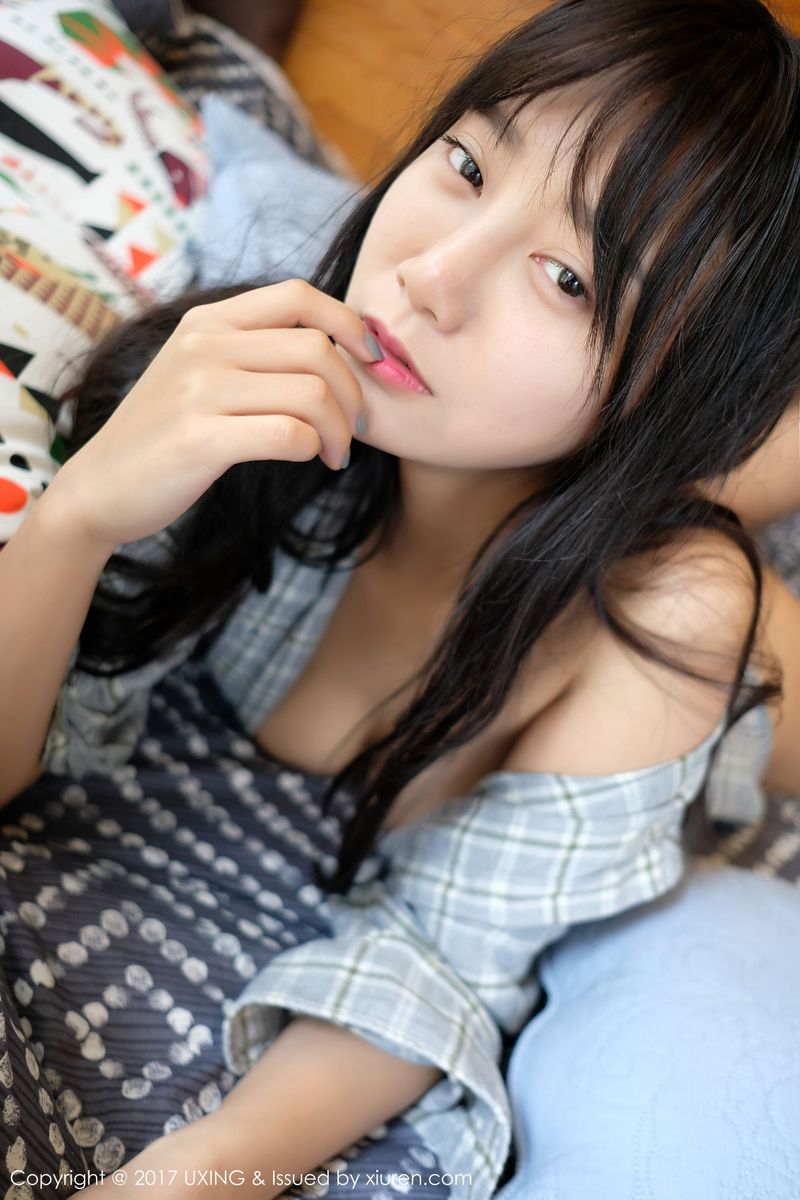 秀人网新人嫩模左熙丝袜美腿大尺度湿身诱惑首套写真