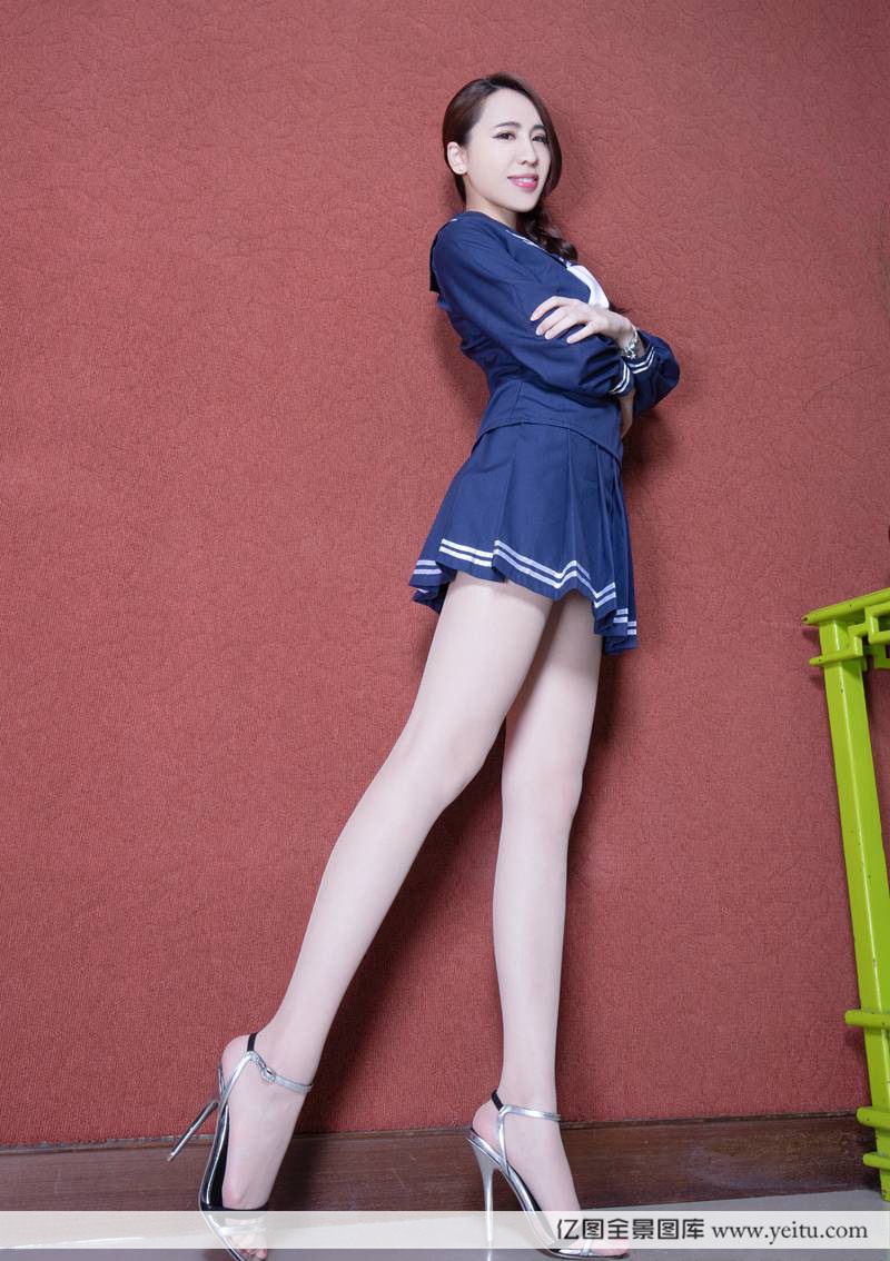 爱蜜社性感女神许诺Sabrina紧身皮裤职场OL黑丝美腿旅拍