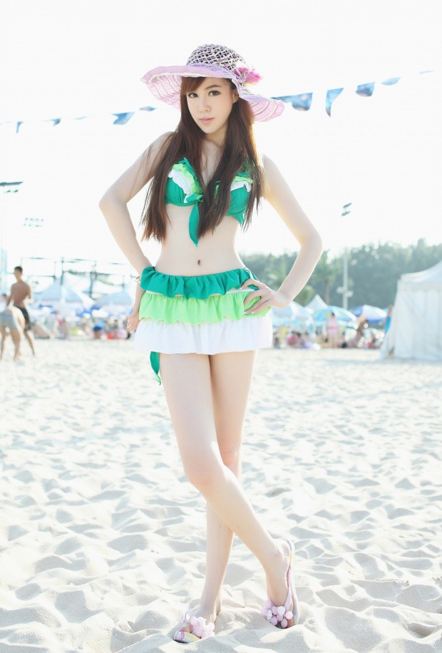 台湾顶级美腿模特Alice性感丝袜写真