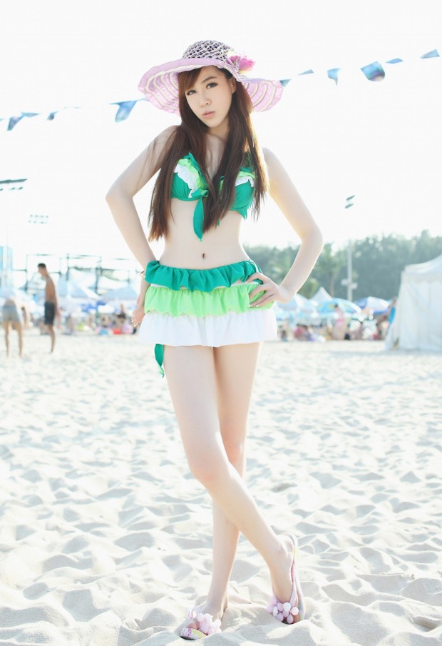 台湾顶级美腿模特Alice性感丝袜写真