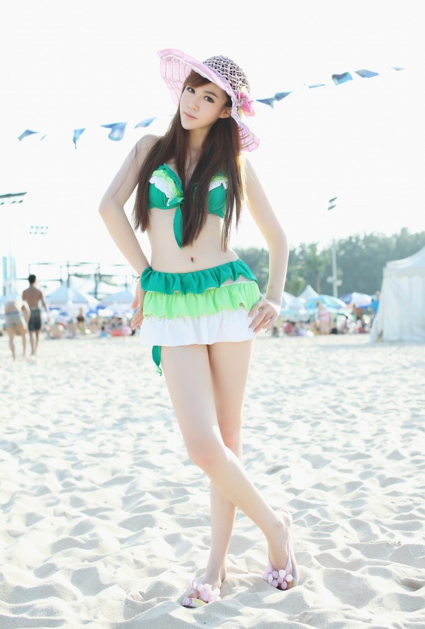 台湾顶级美腿模特Alice性感丝袜写真