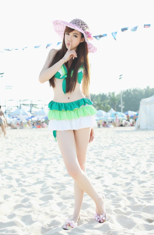 台湾顶级美腿模特Alice性感丝袜写真