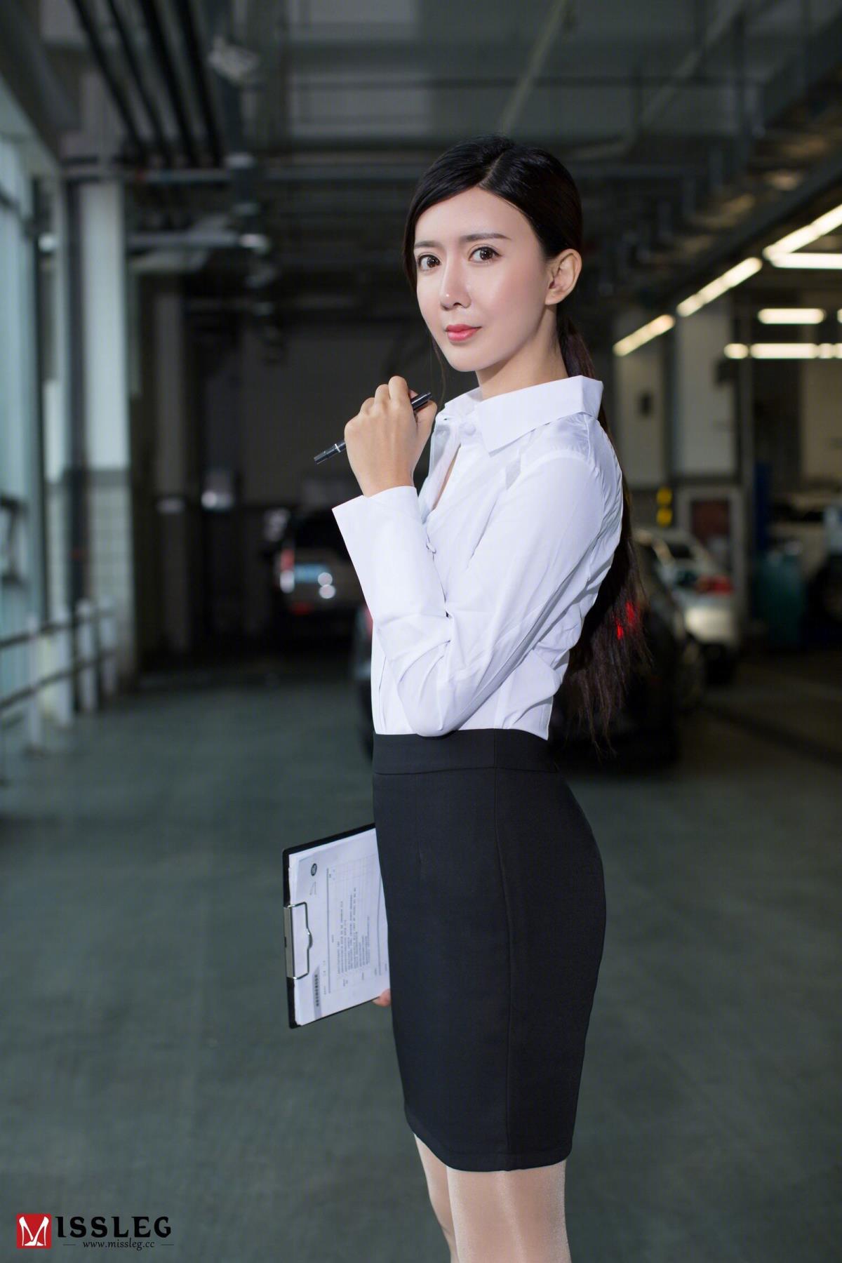 诱人美模新写真展示东方女性凹凸身材