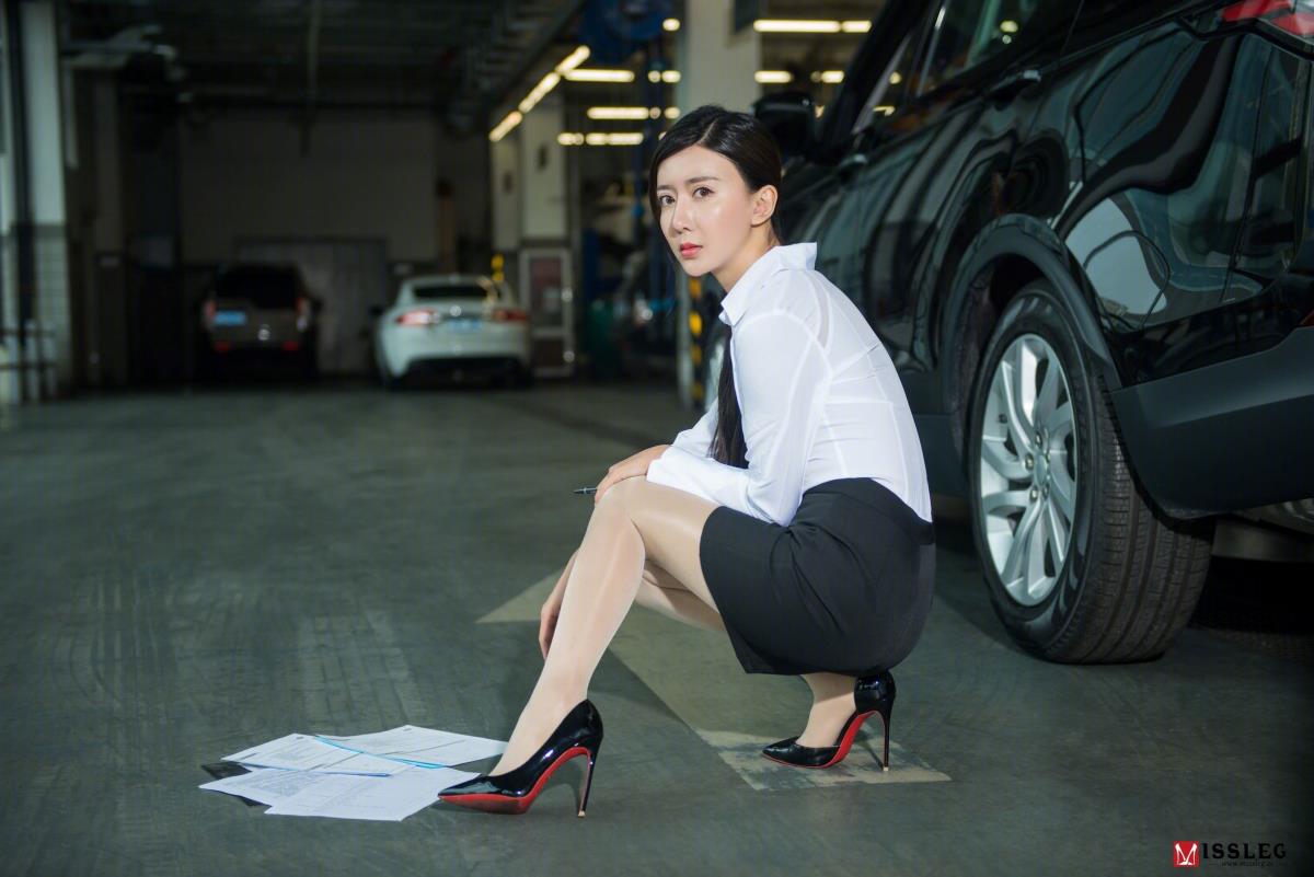 诱人美模新写真展示东方女性凹凸身材