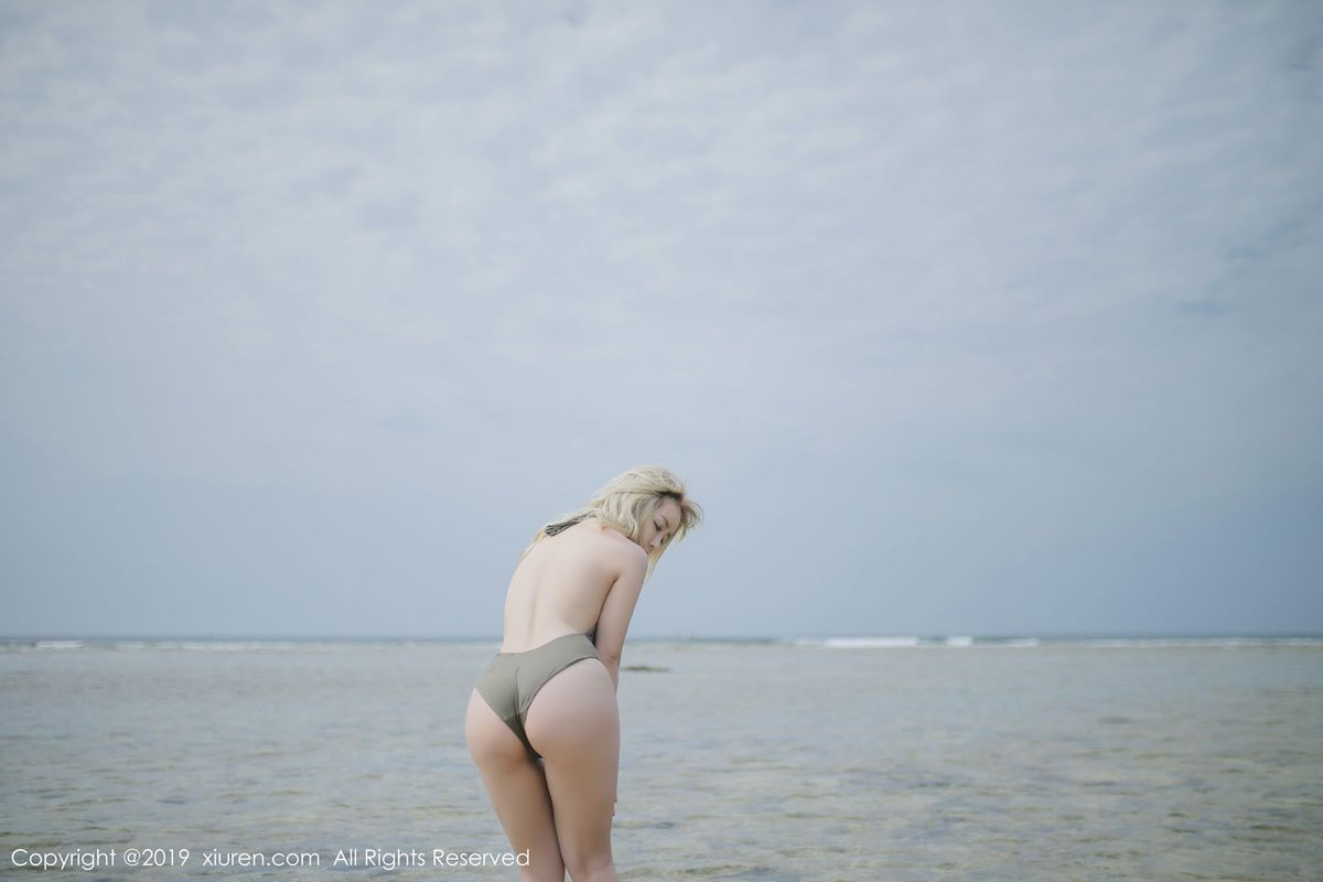 秀人网性感女神沈梦瑶可爱护士装连体包臀黑丝美腿套图