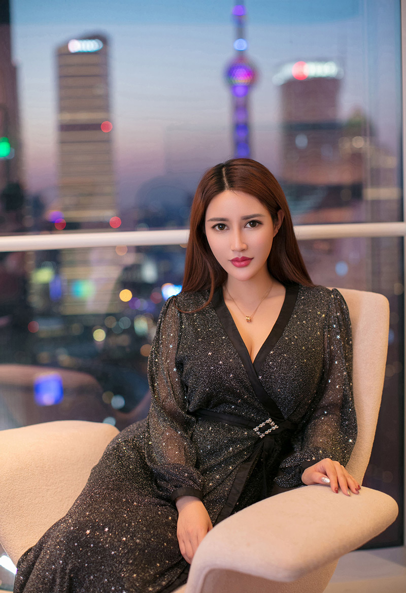 大胆模特赵伊彤诱人身材景色无限