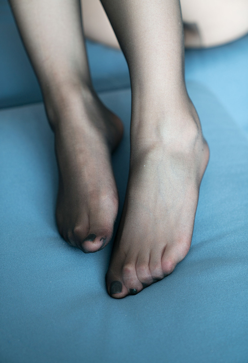 高挑美女王雨纯性感黑丝OL诱惑私房写真