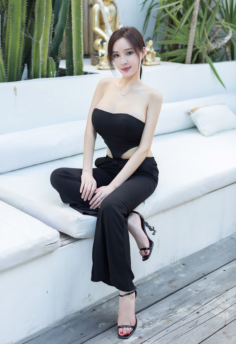 奶瓶土肥圆周妍希性感妖艳的黑天鹅