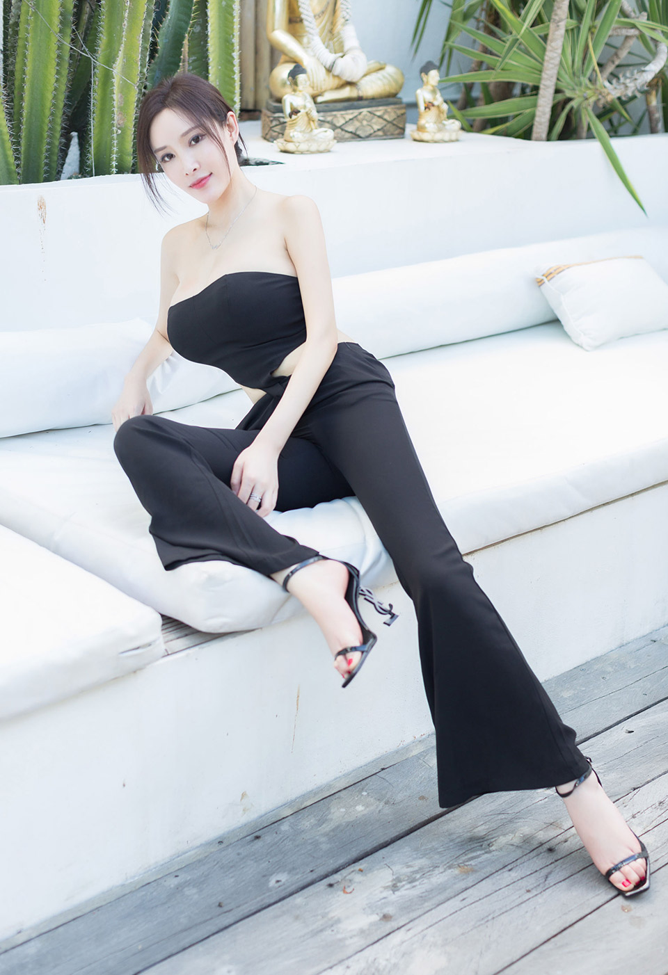 奶瓶土肥圆周妍希性感妖艳的黑天鹅