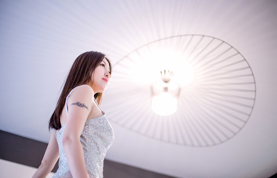 肤白貌美性感艺文颜值与身材兼具的美女