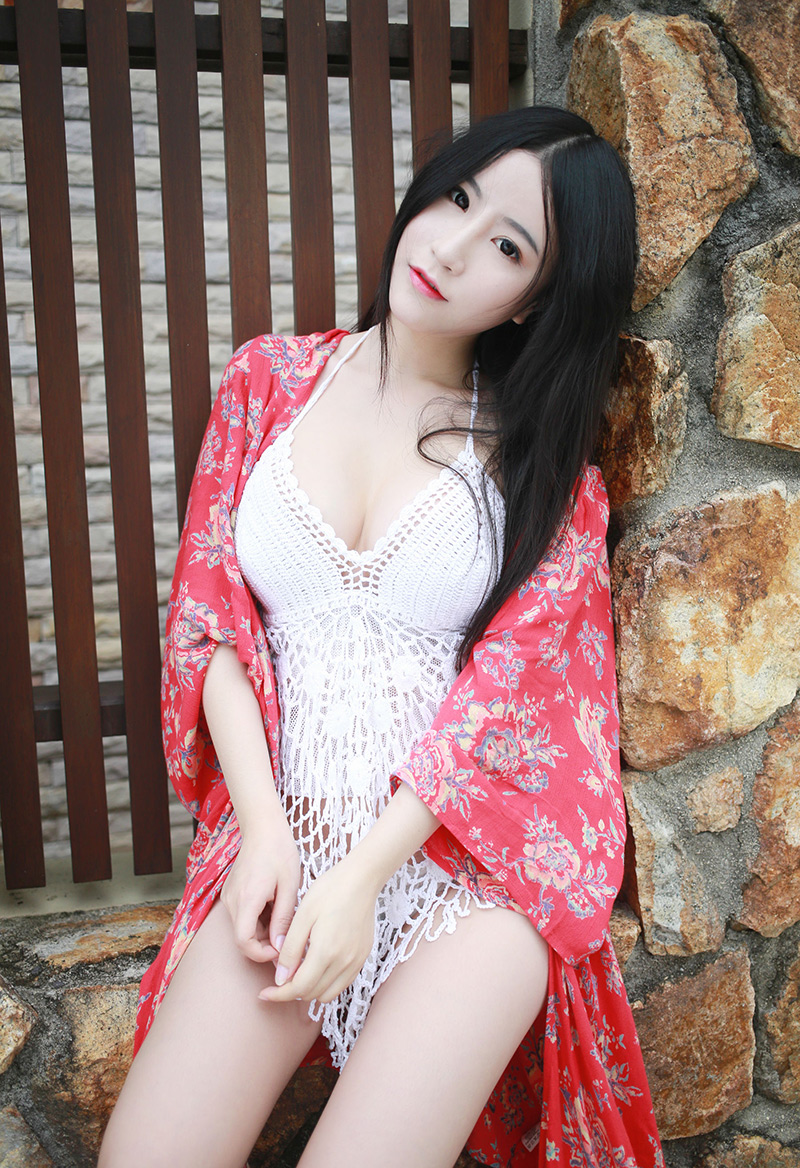 性感美艳谢芷馨完美身材诱人酥胸