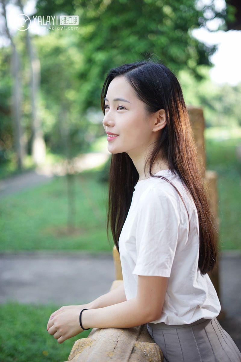 雅拉依清纯美女模特卡柔校园邂逅学姐回眸一笑清新美图