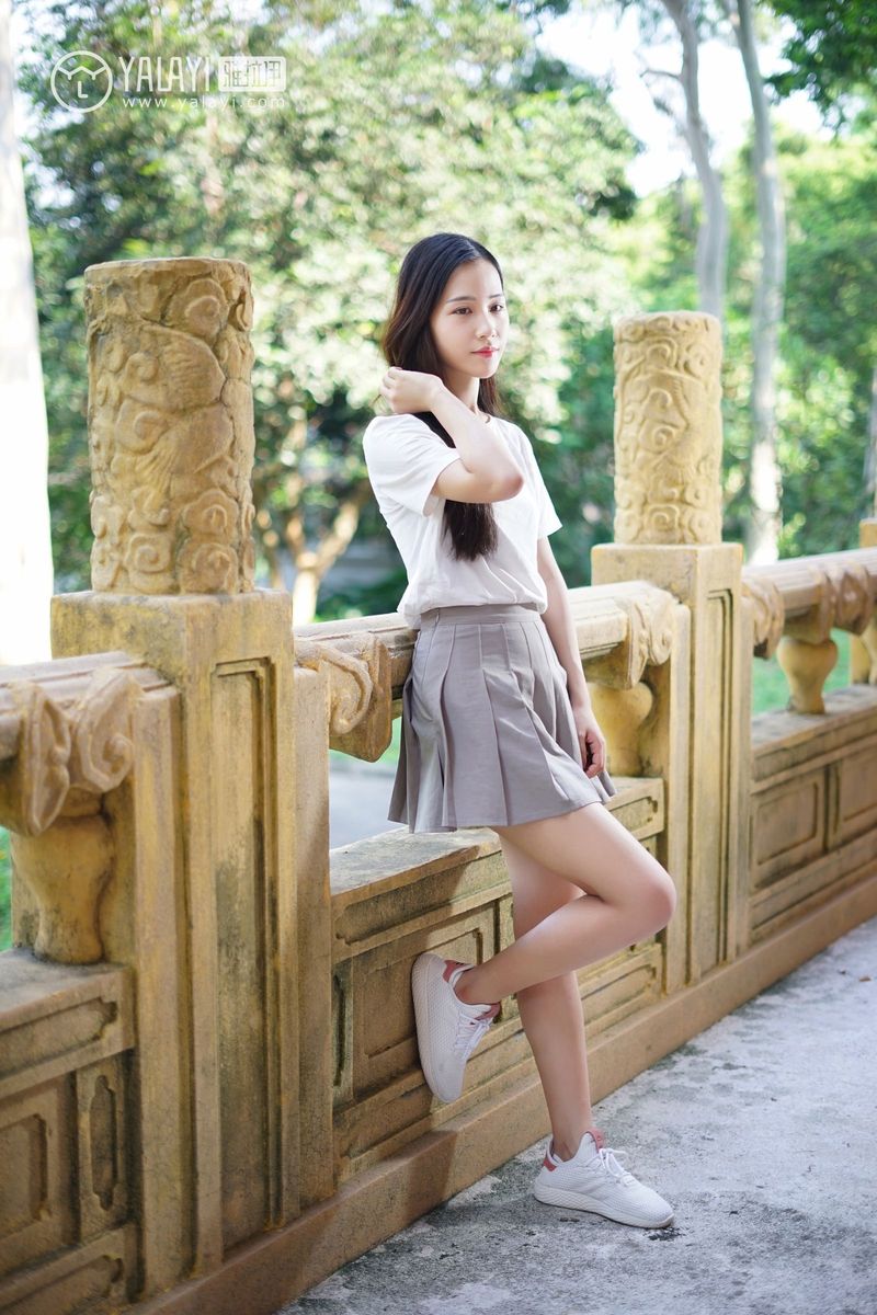 雅拉依清纯美女模特卡柔校园邂逅学姐回眸一笑清新美图