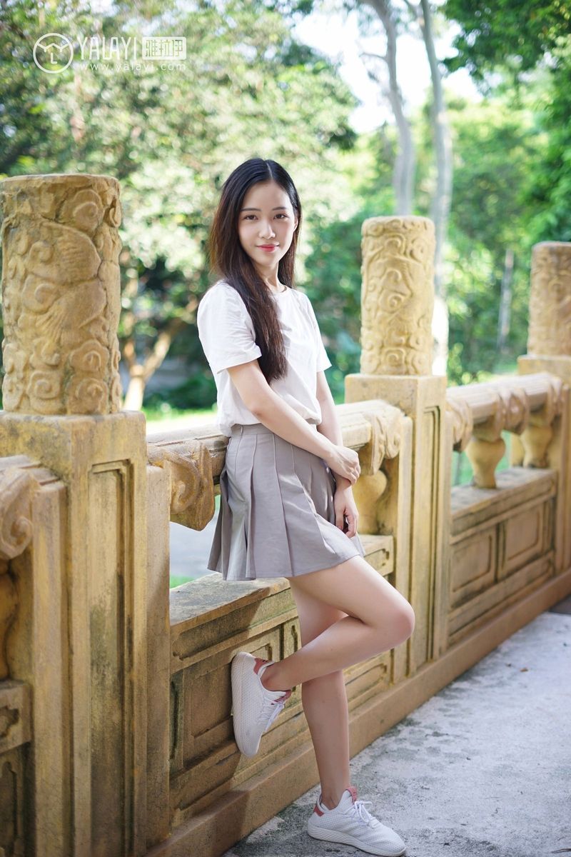 雅拉依清纯美女模特卡柔校园邂逅学姐回眸一笑清新美图