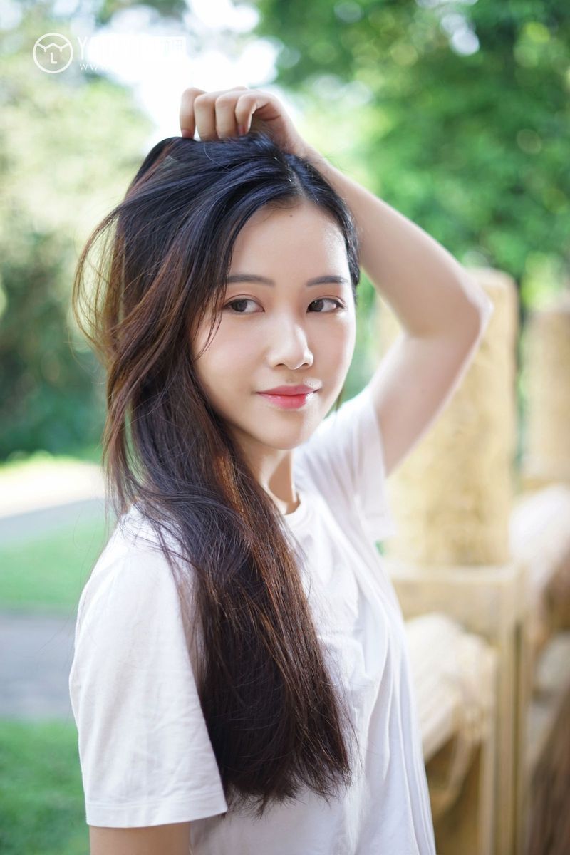 雅拉依清纯美女模特卡柔校园邂逅学姐回眸一笑清新美图