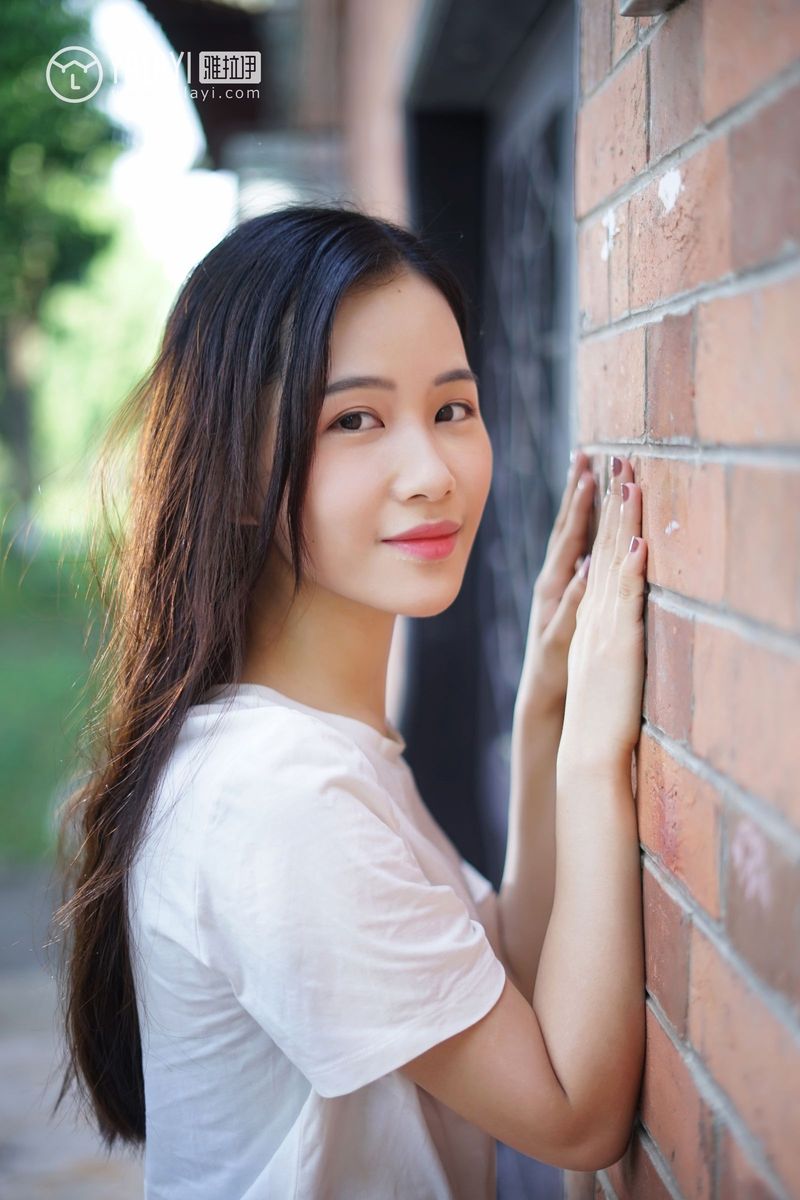 雅拉依清纯美女模特卡柔校园邂逅学姐回眸一笑清新美图