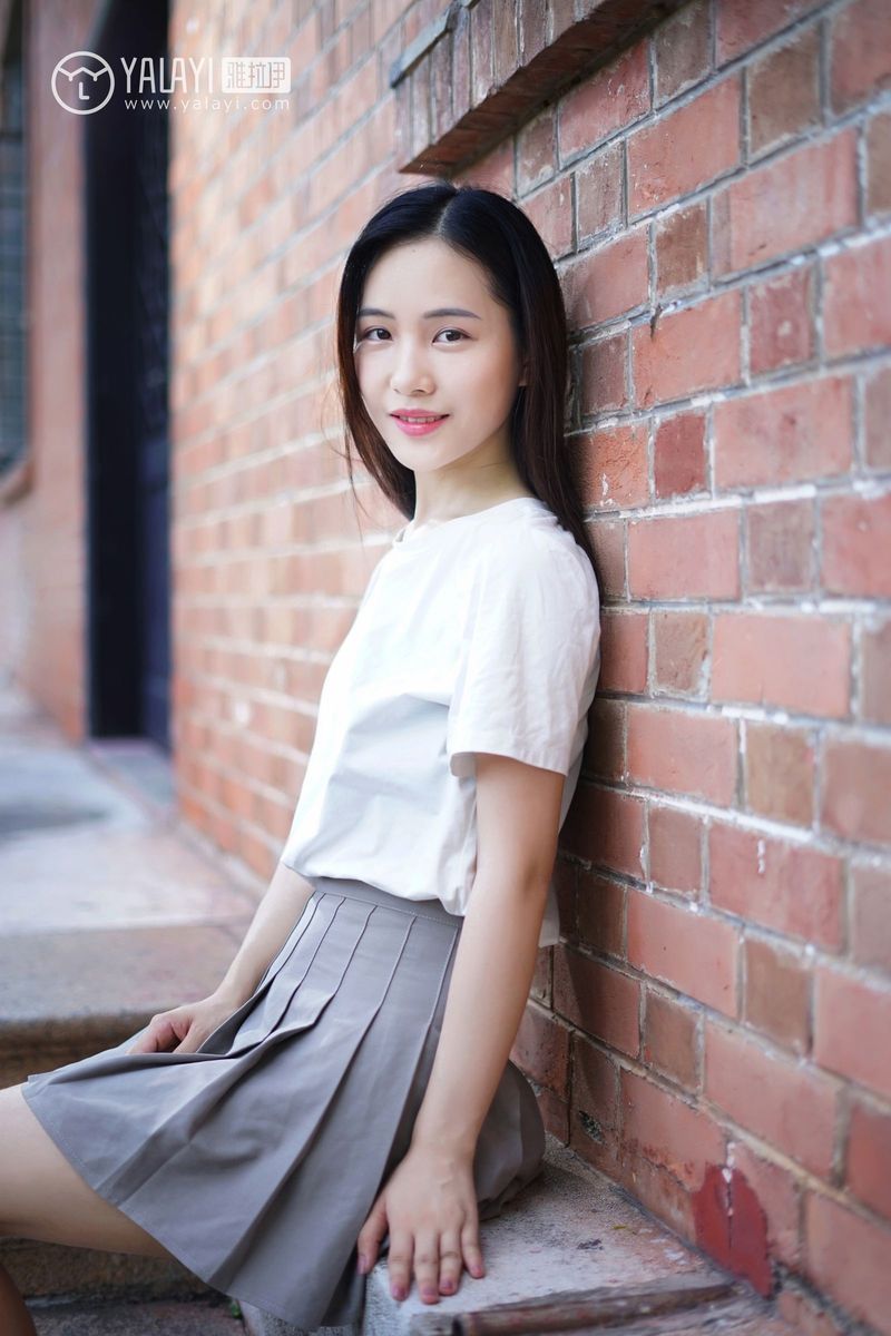 雅拉依清纯美女模特卡柔校园邂逅学姐回眸一笑清新美图