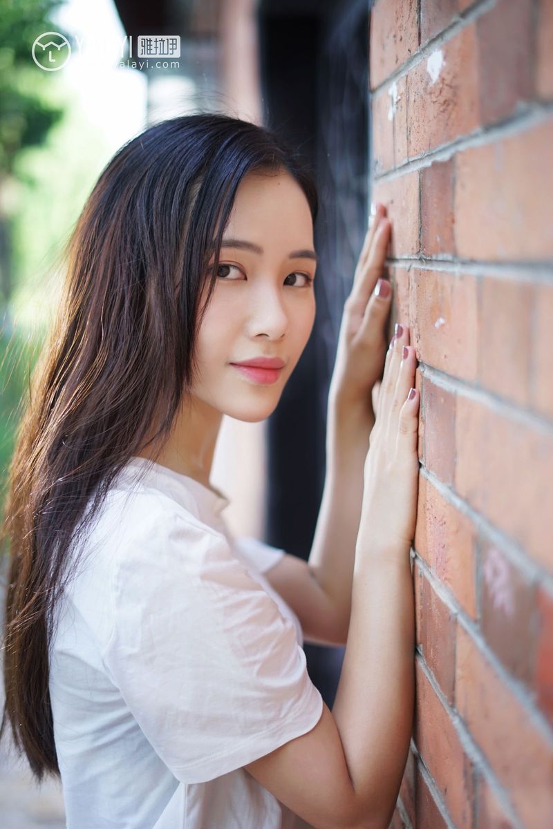 雅拉依清纯美女模特卡柔校园邂逅学姐回眸一笑清新美图