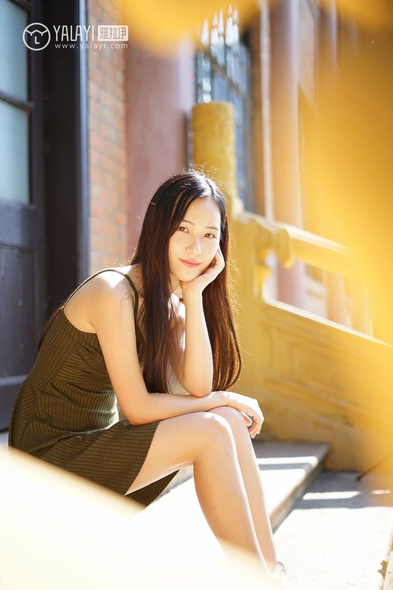 雅拉依清纯美女模特卡柔校园邂逅学姐回眸一笑清新美图