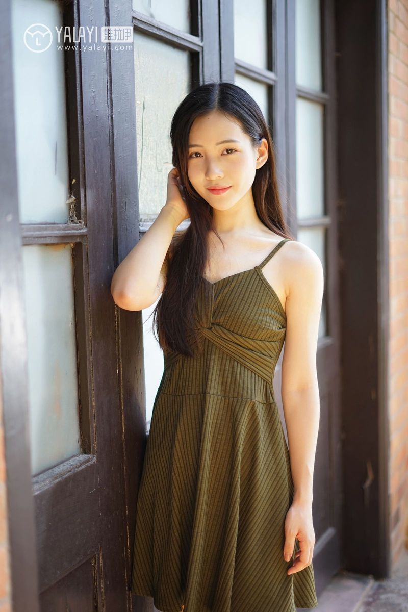 雅拉依清纯美女模特卡柔校园邂逅学姐回眸一笑清新美图