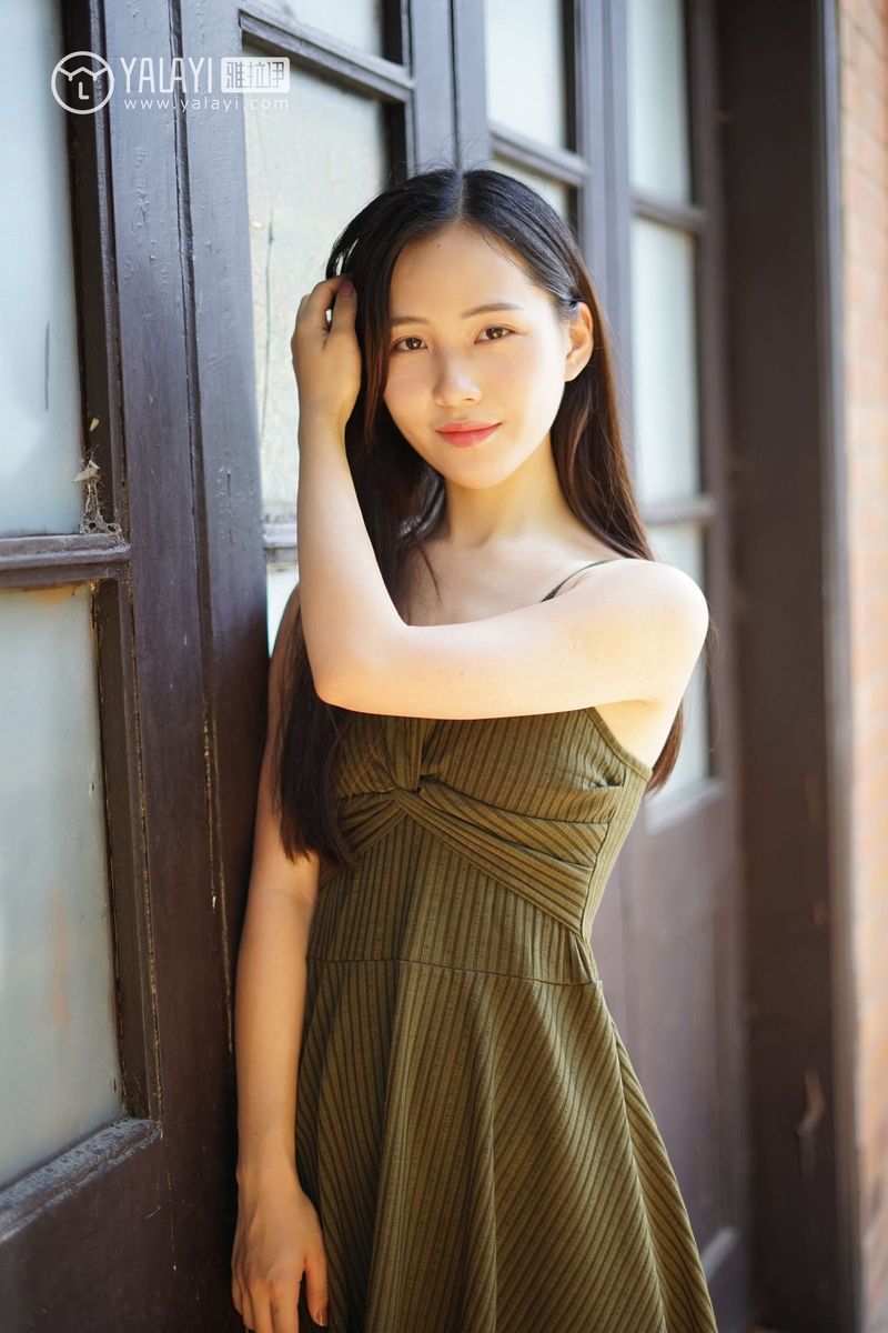 雅拉依清纯美女模特卡柔校园邂逅学姐回眸一笑清新美图