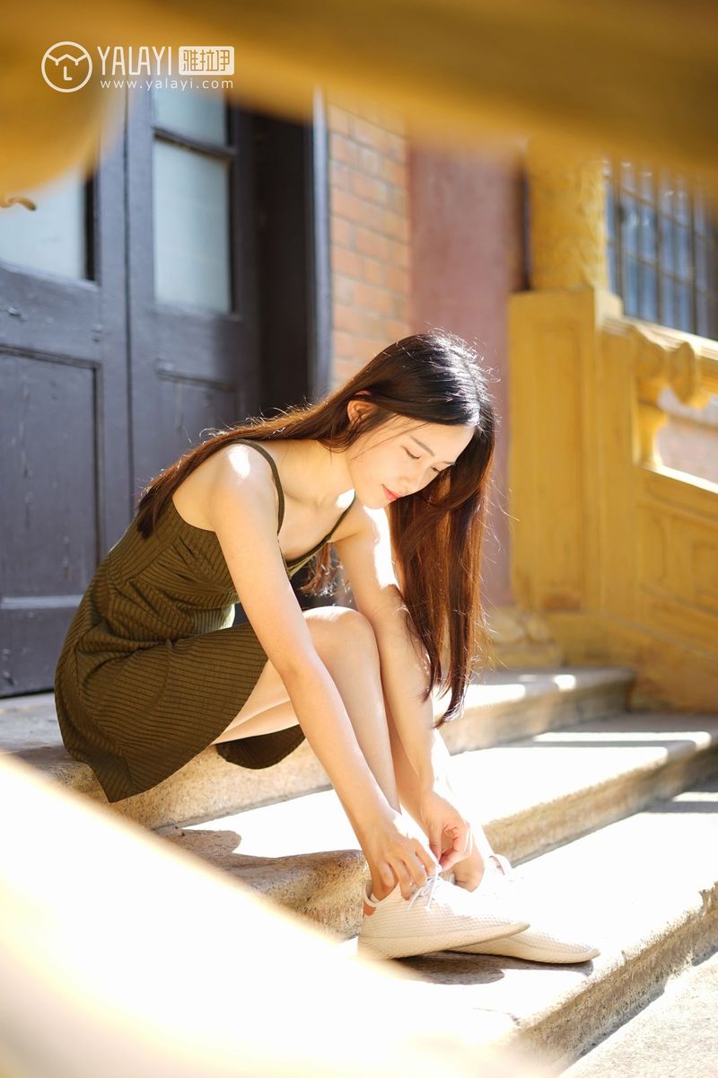 雅拉依清纯美女模特卡柔校园邂逅学姐回眸一笑清新美图