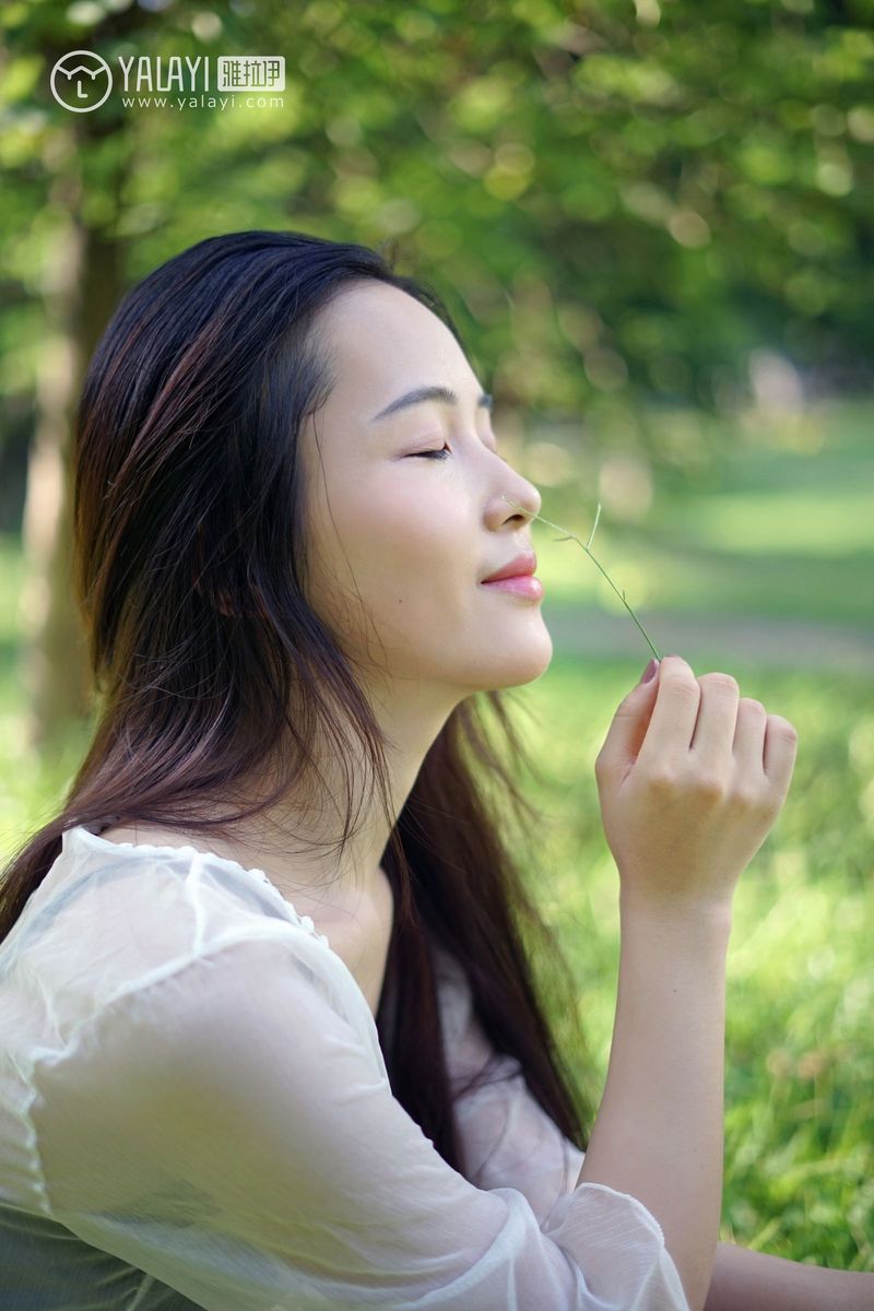 雅拉依清纯美女模特卡柔校园邂逅学姐回眸一笑清新美图