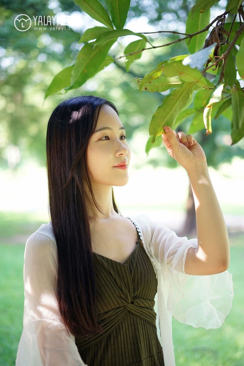 雅拉依清纯美女模特卡柔校园邂逅学姐回眸一笑清新美图