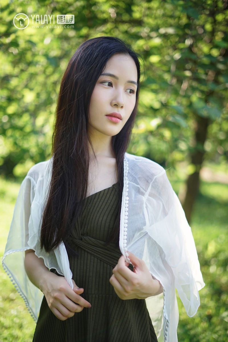 雅拉依清纯美女模特卡柔校园邂逅学姐回眸一笑清新美图