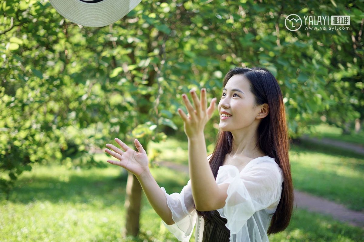 雅拉依清纯美女模特卡柔校园邂逅学姐回眸一笑清新美图