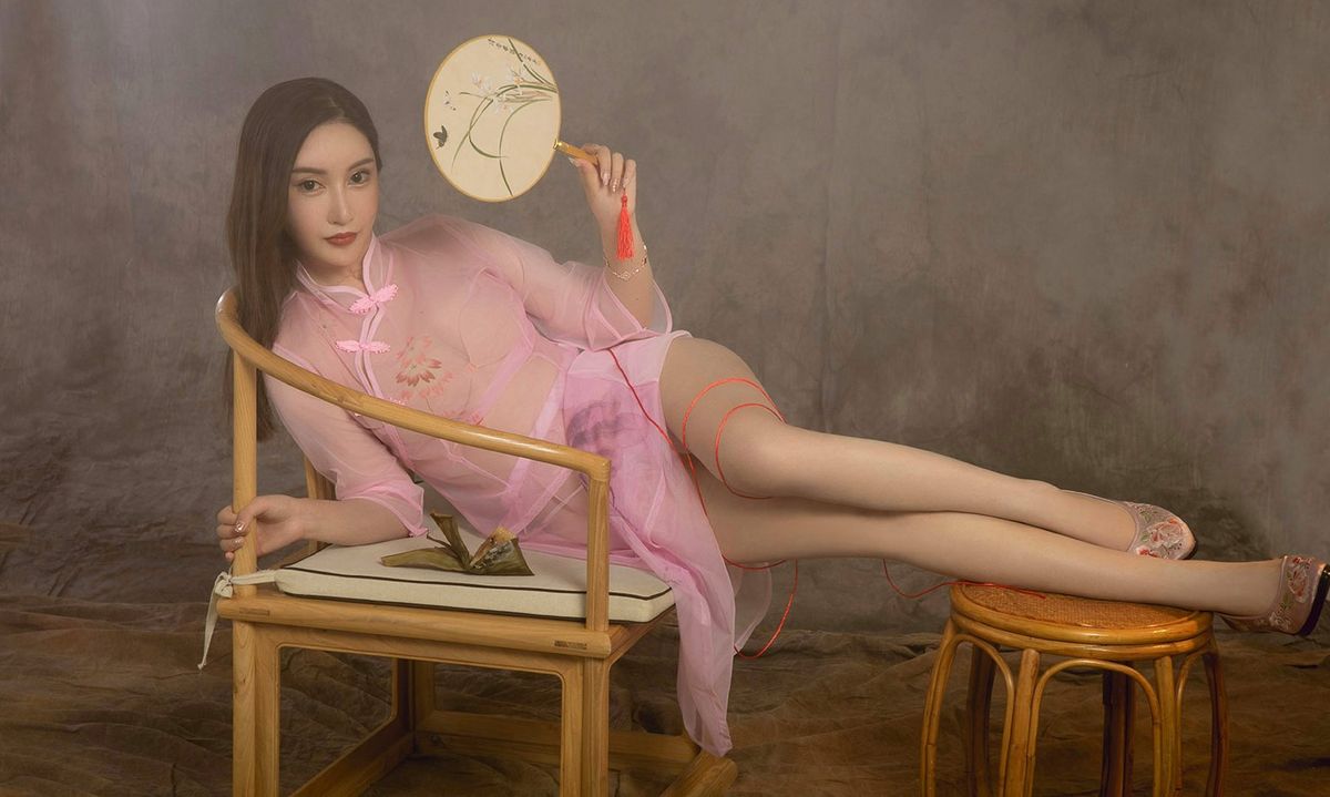 尤果网姐妹花Angela楚楚&金露J半透清纱波涛胸涌美图