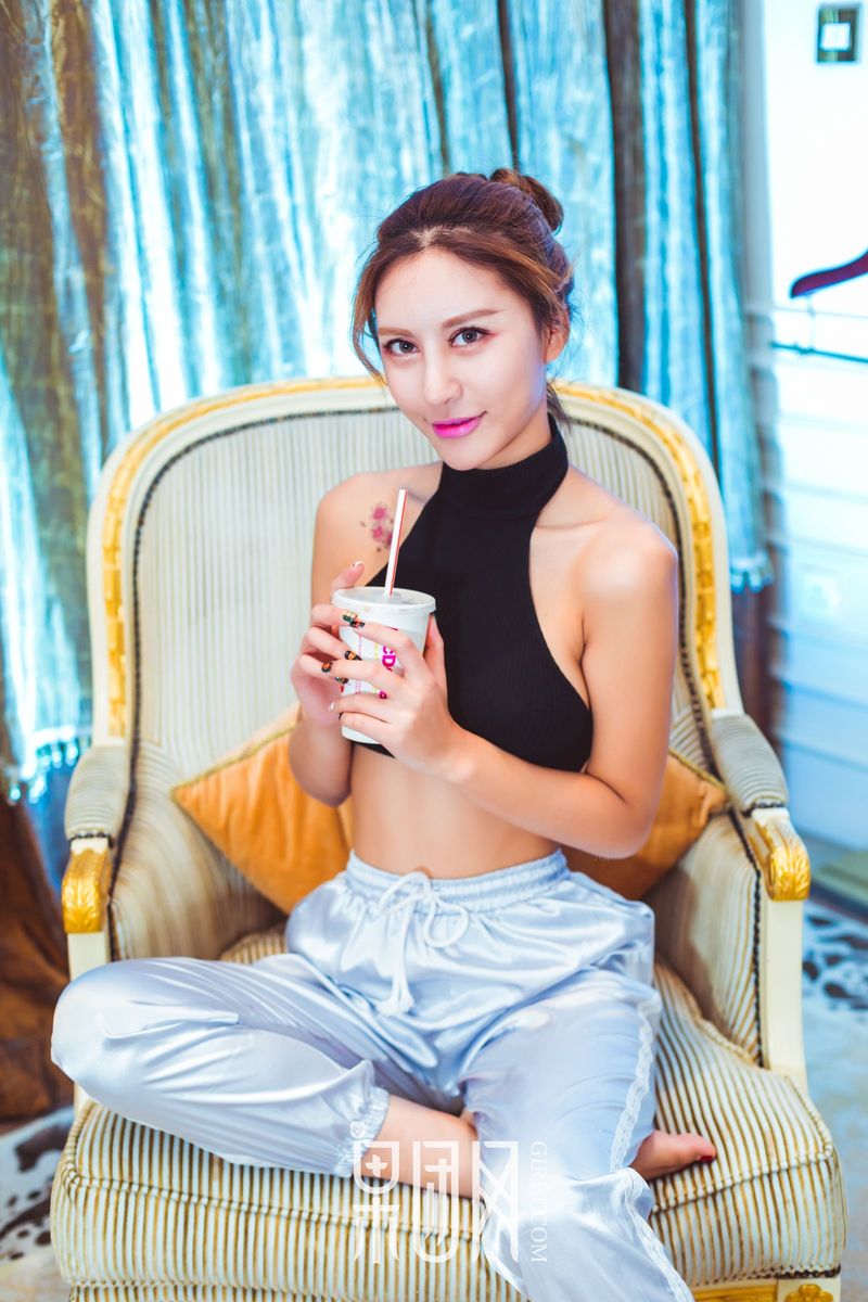 果团网美女模特颜美汐千娇百媚薄荷绿蕾丝内衣诱惑美图