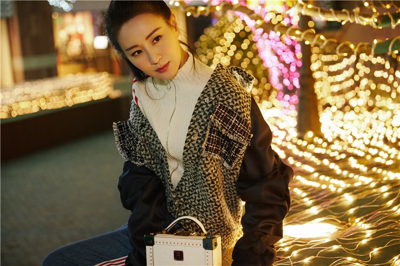 王乐君杂志街拍超性感图片