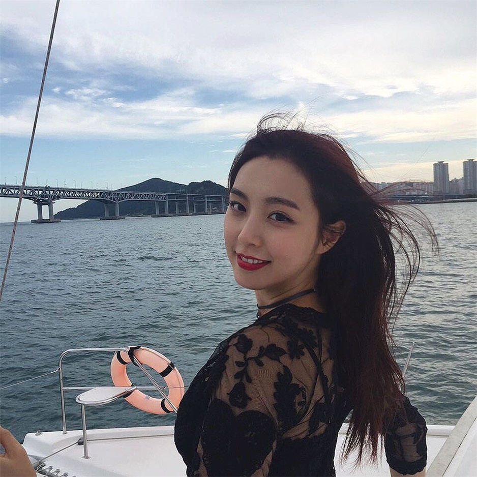 韩国环球小姐曹世辉海量生活照