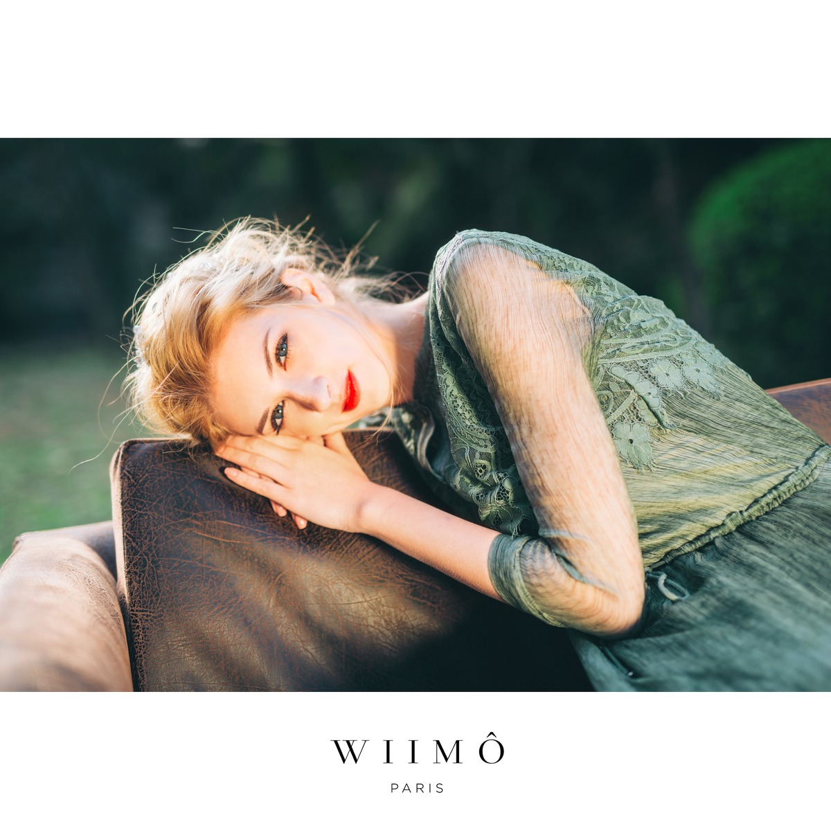 俄罗斯金发红唇美女