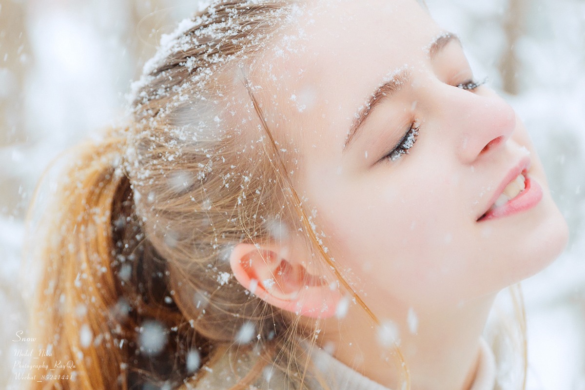 金发碧眼俄罗斯美女冰雪写真