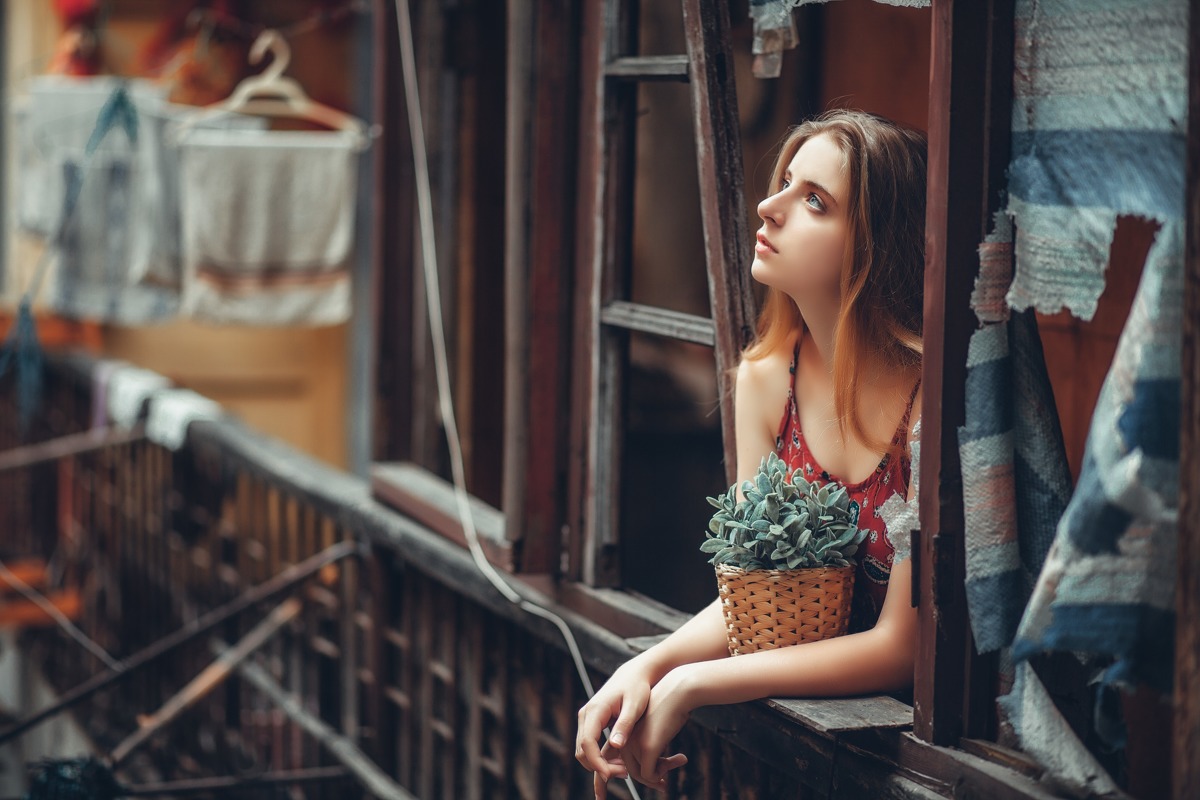 蓝眼睛俄罗斯少女长裙休闲写真