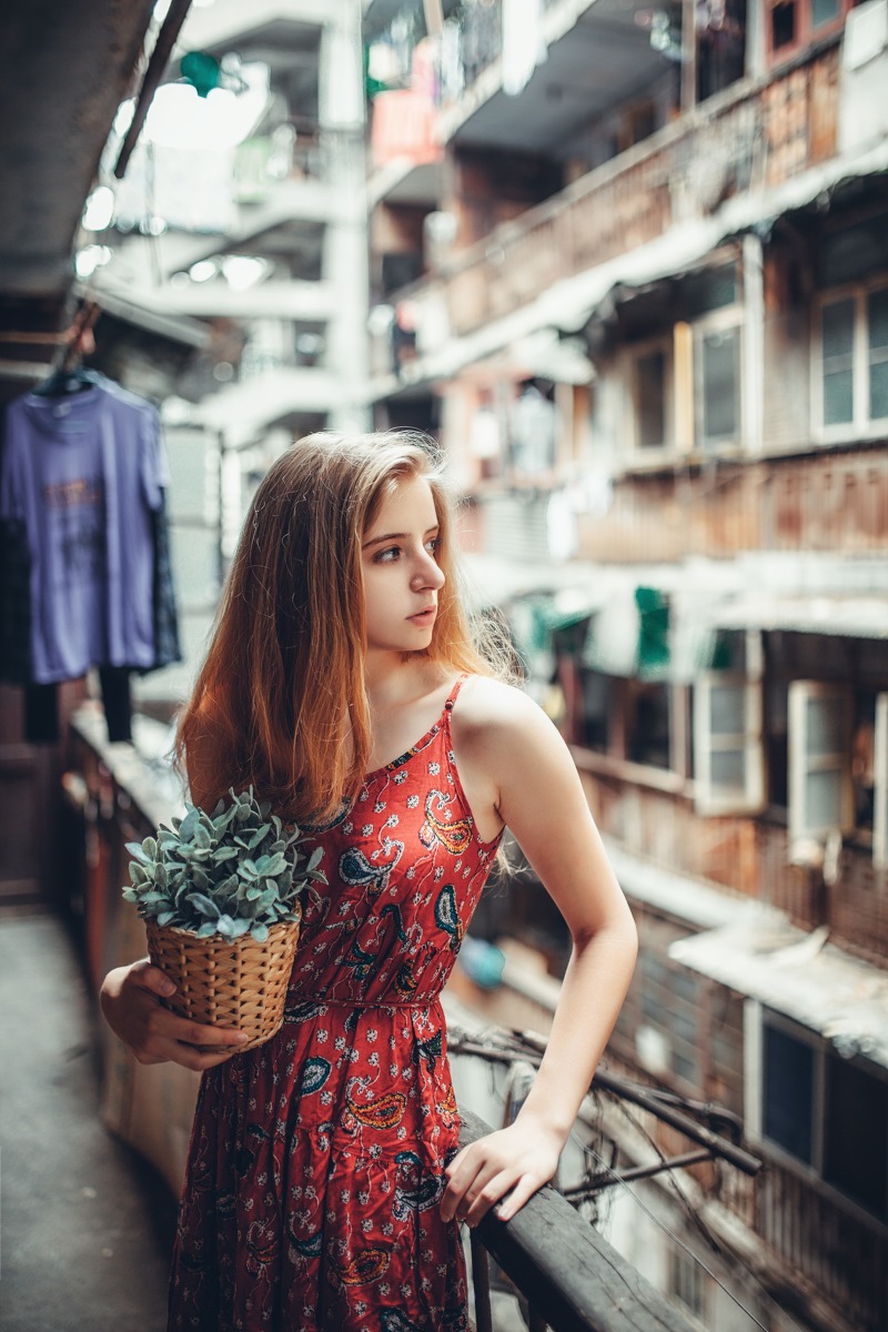 蓝眼睛俄罗斯少女长裙休闲写真